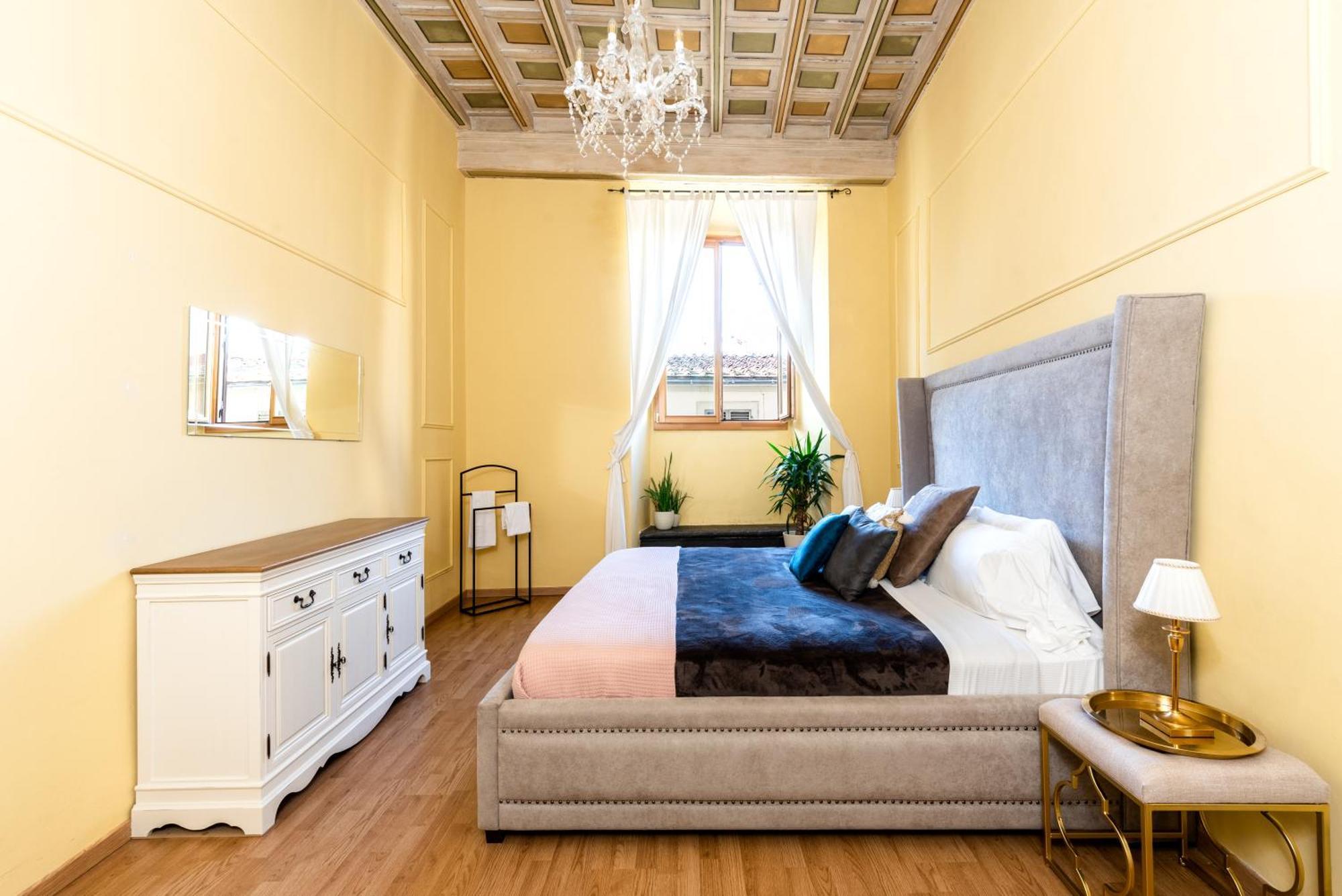 Historic Center Palace - Huge 4 Bedrooms Santa Croce Apartment - By Likehomeflorence Exterior photo