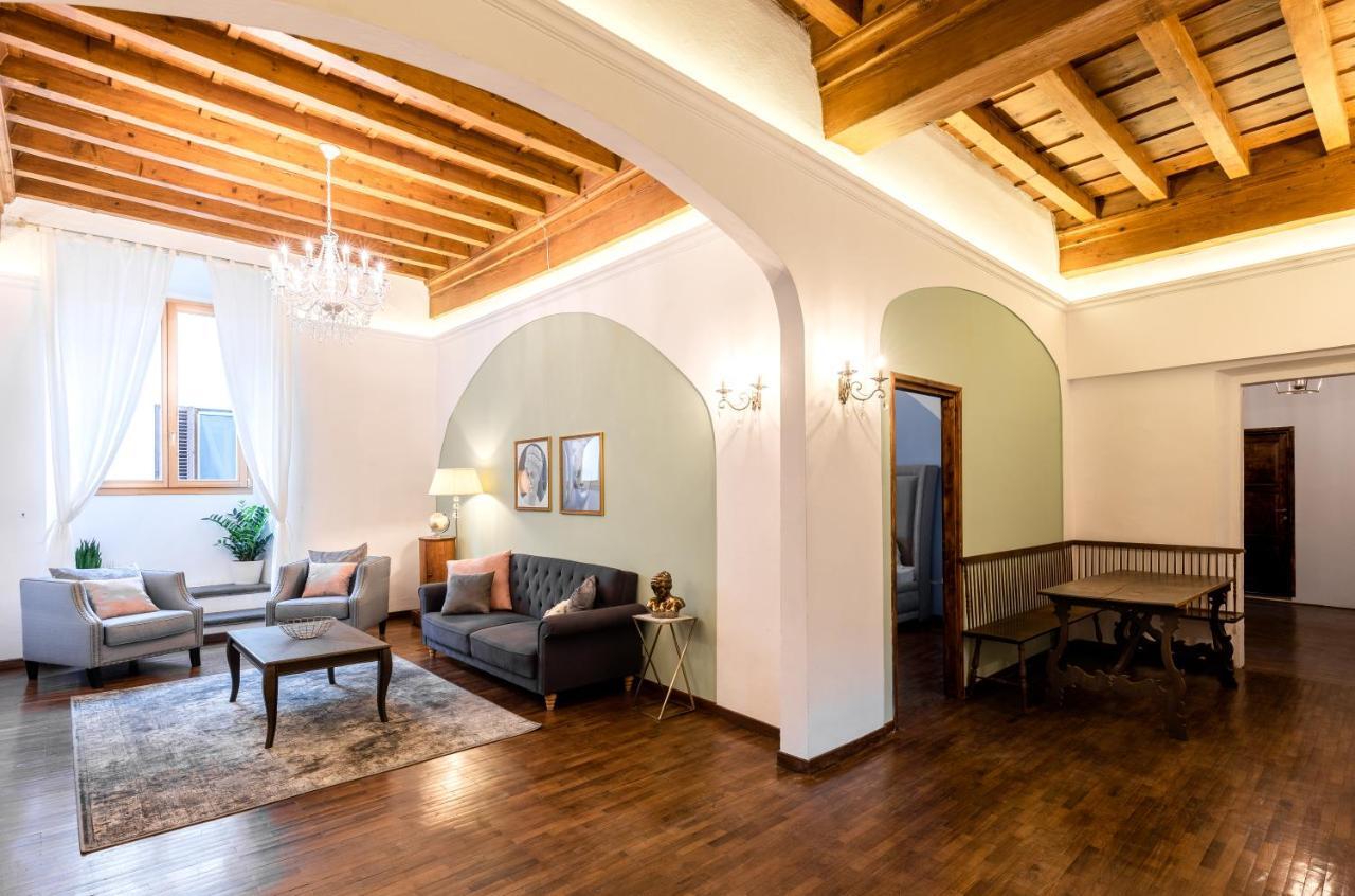 Historic Center Palace - Huge 4 Bedrooms Santa Croce Apartment - By Likehomeflorence Exterior photo